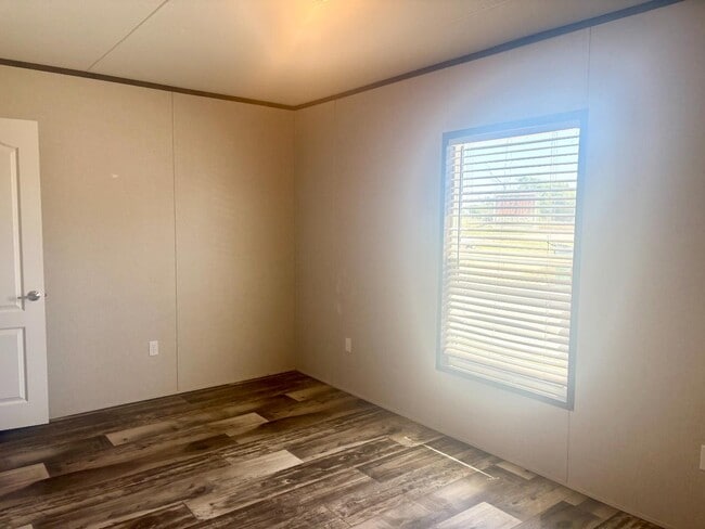 Building Photo - 150 Private Road 1610