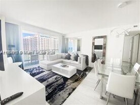 Building Photo - 3101 Bayshore Dr
