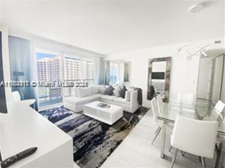 Primary Photo - 3101 Bayshore Dr
