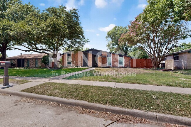 Building Photo - 1527 Cherokee Trail
