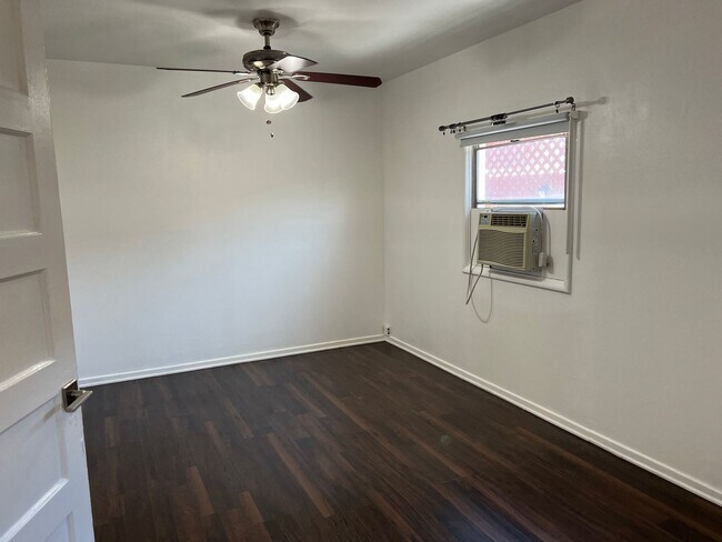 Building Photo - Charming Anaheim Cottage