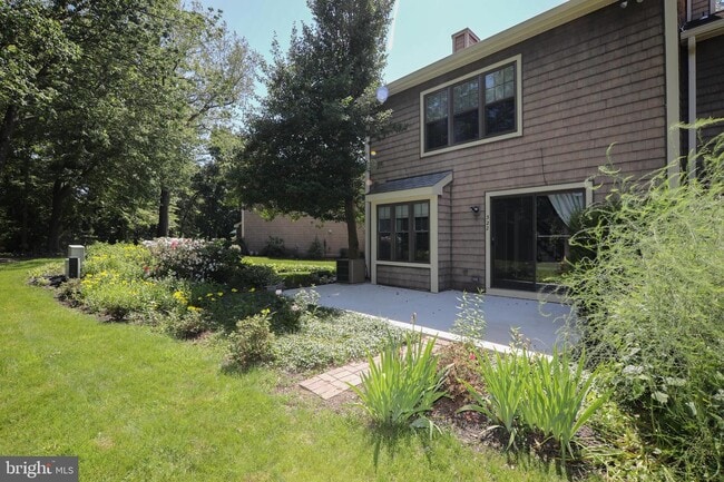 Building Photo - 322 Kings Croft Dr