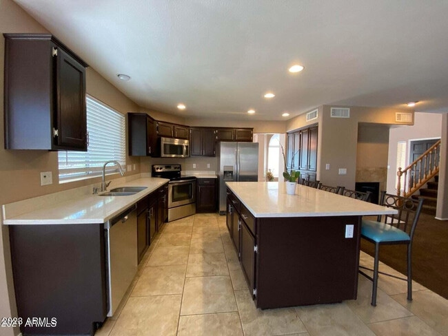 Building Photo - 1406 W Lake Mirage Ct