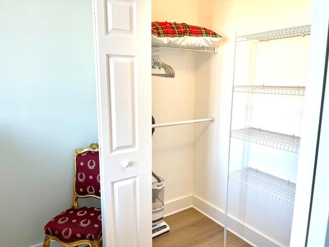 Building Photo - 616 Clearwater Park Rd