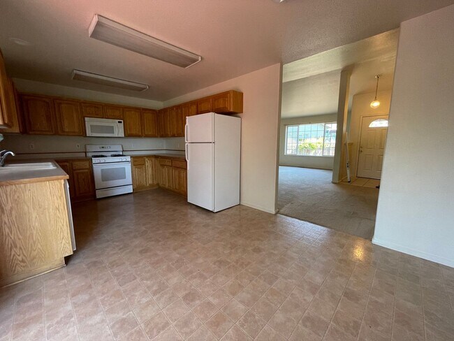 Building Photo - 205 Kit Ln