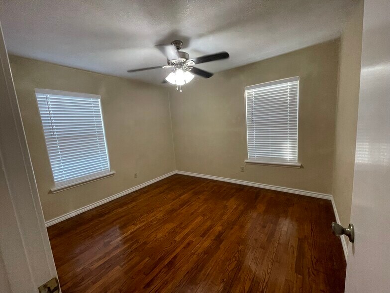 bedroom 3 - 322 Saint Louis Ave