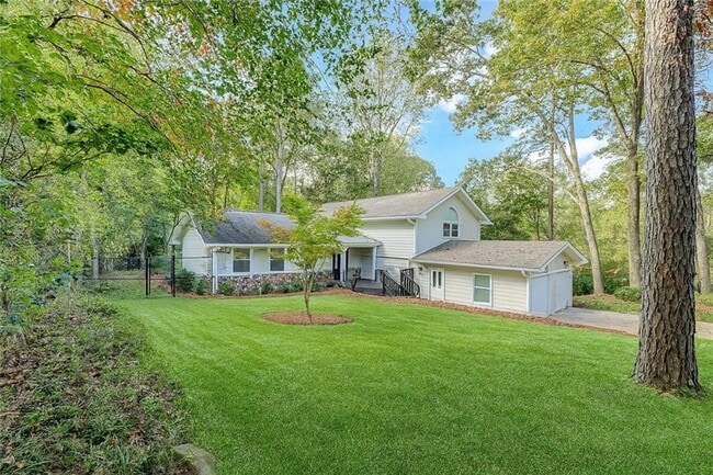 Building Photo - 1185 Lake Colony Dr