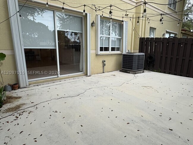 Building Photo - 8671 NW 112th Ct