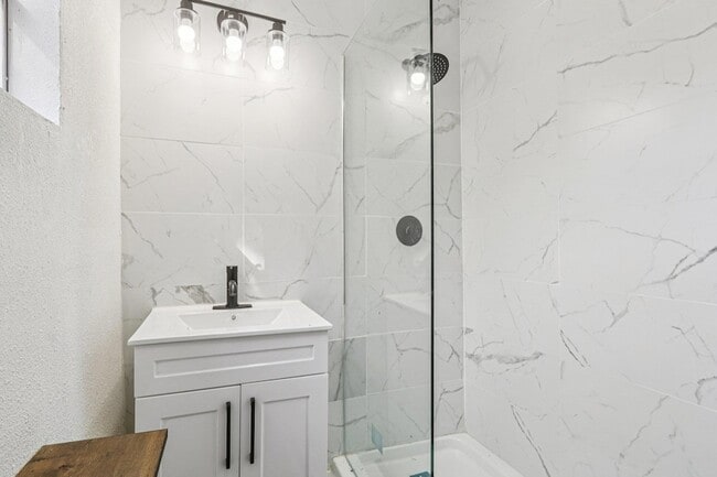 Building Photo - 385 Alta Vista Dr