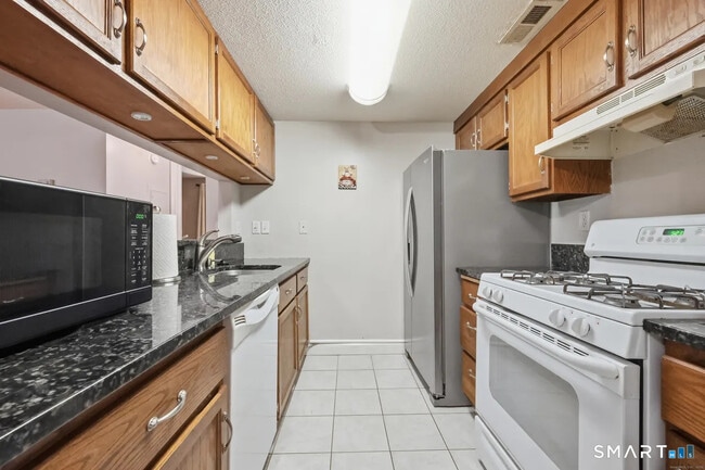 Building Photo - 46 Little Oak Ln