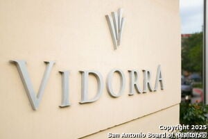 Building Photo - 215 Center St