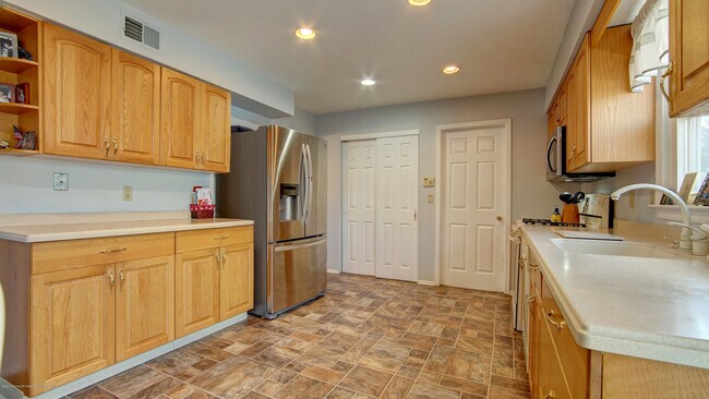Building Photo - 52 Damascus Dr