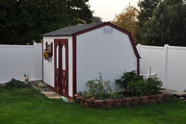 Building Photo - 317 Chestnut St