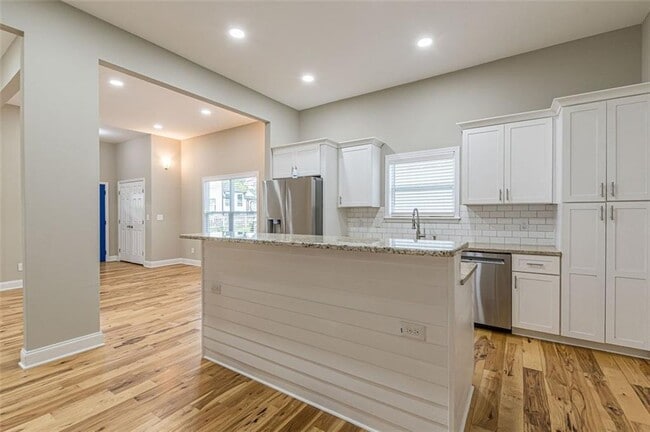 Building Photo - 3362 Colville Ave