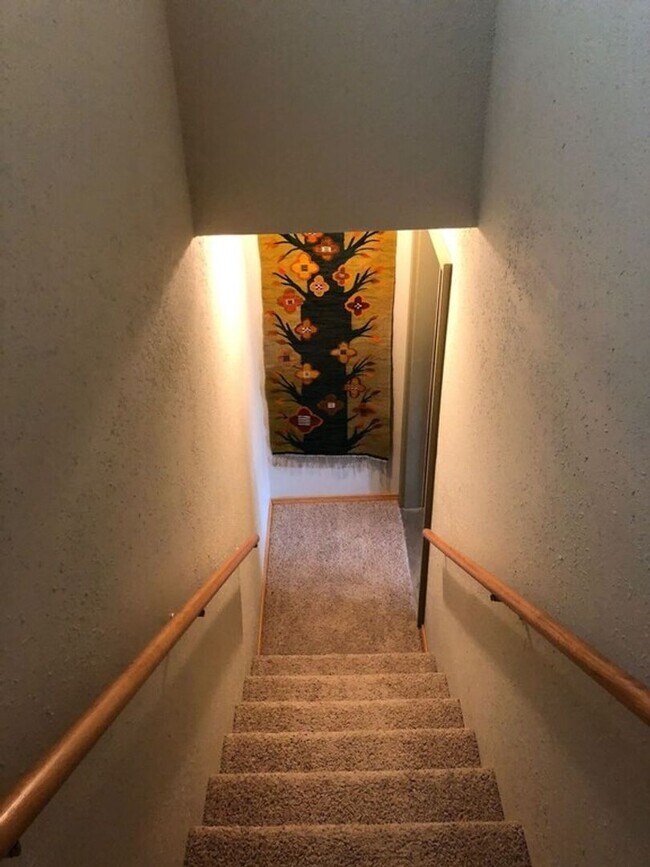 Building Photo - House on Finley Point Fully Furnished