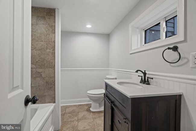 Building Photo - 418 Delview Ln