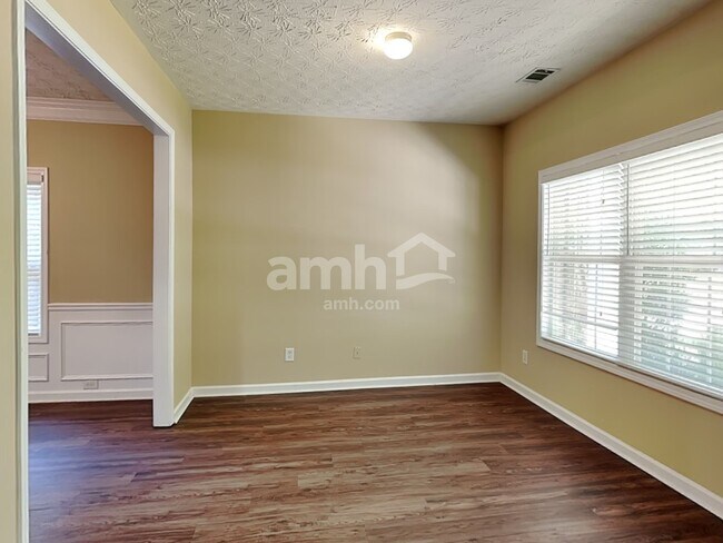 Building Photo - 6165 Ambercrest Ct