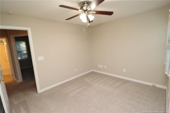 Building Photo - 211 Amberglow Pl