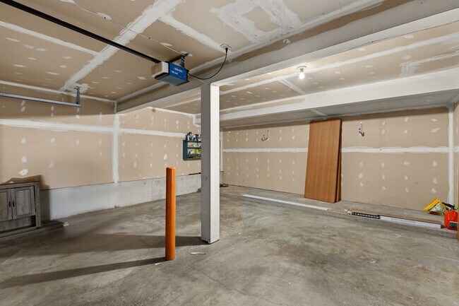 Building Photo - 708 Tobermory Ct