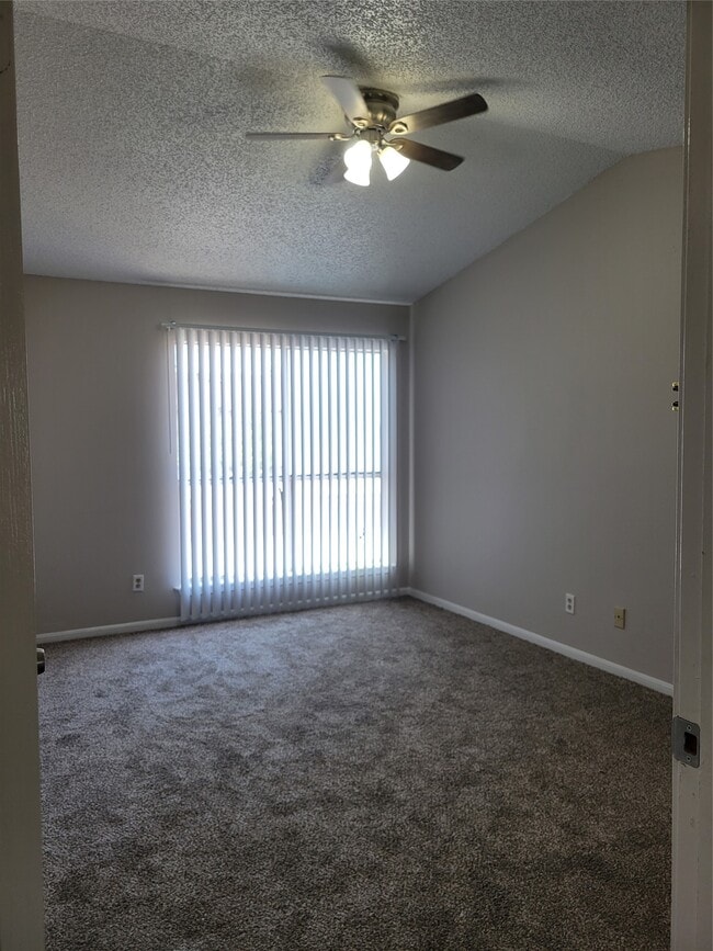 Building Photo - 12300-12300 Brookglade Cir