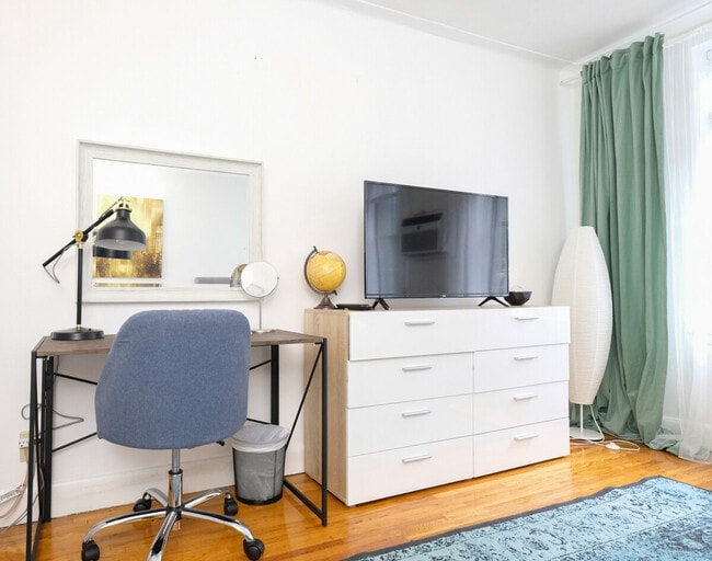 Building Photo - 328 E 74th St