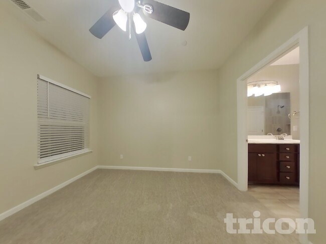 Building Photo - 502 Hickory Leaf Ct