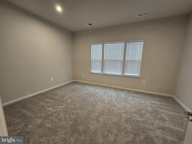 Building Photo - 4928 Dunhaven Dr