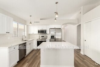 Building Photo - 2252 E Ross Ave