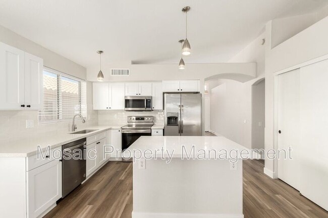 Primary Photo - 2252 E Ross Ave