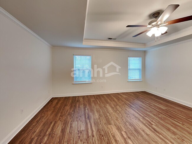 Building Photo - 3782 Lk Blf Lp