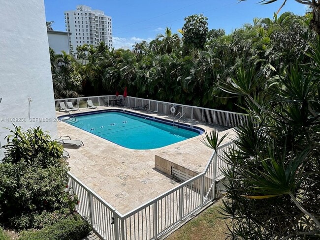 Building Photo - 1080 99th St