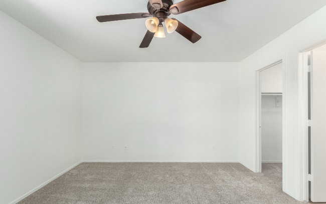 Building Photo - Charming Corner Lot Gem!