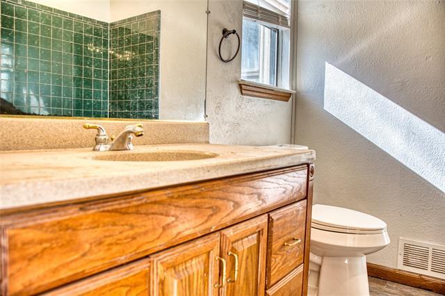 Building Photo - 1528 Mayflower Dr