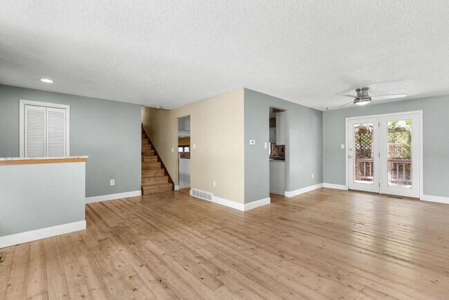 Building Photo - Available NOW! 3 Bedroom 1 Bath Beautiful Home in Arvada!
