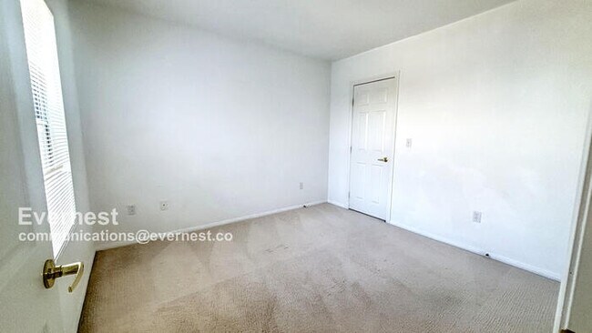 Building Photo - 6955 N Durango Dr