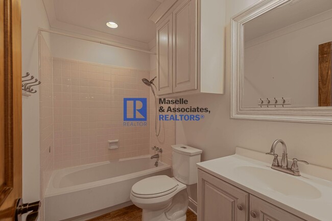 Building Photo - 2 Bed/2 Bath Townhouse in Brandon