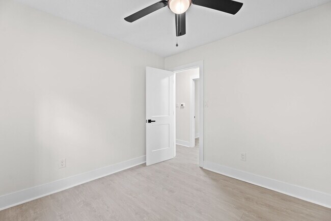 Building Photo - 2217 Cityview Ave
