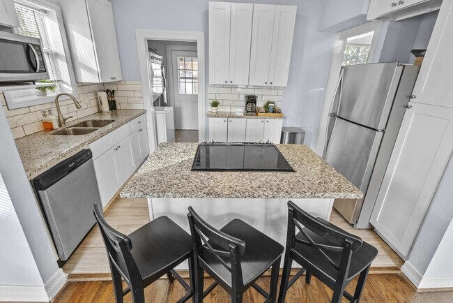 Building Photo - 3321 Charleston St