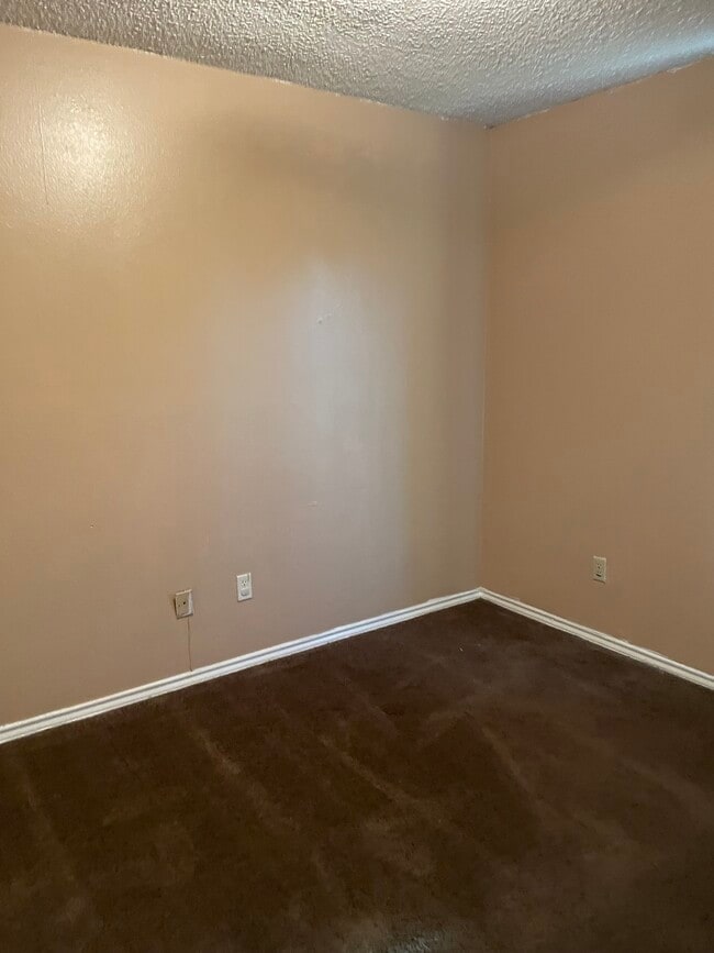 Building Photo - 1408 Bluffview Dr