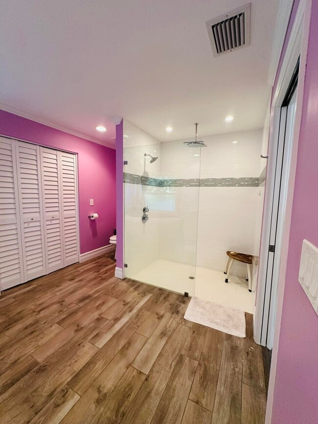 Building Photo - 2415 Laurel Ln