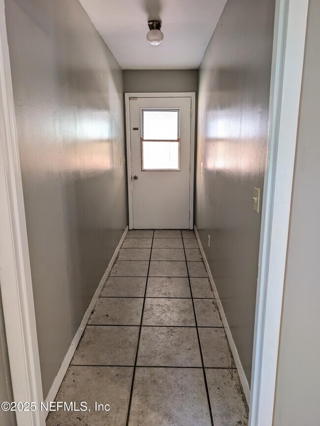 Building Photo - 220 2nd Way