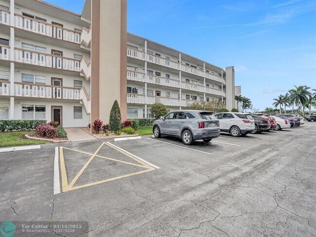 Building Photo - 3014 Cornwall A