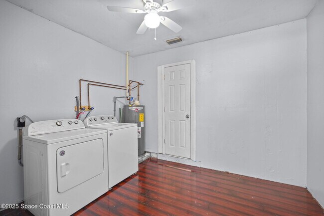 Building Photo - 818 Hampton Way