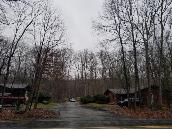 Building Photo - 204 Sellersville Dr