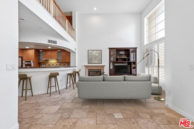 Building Photo - 5831 Seawalk Dr
