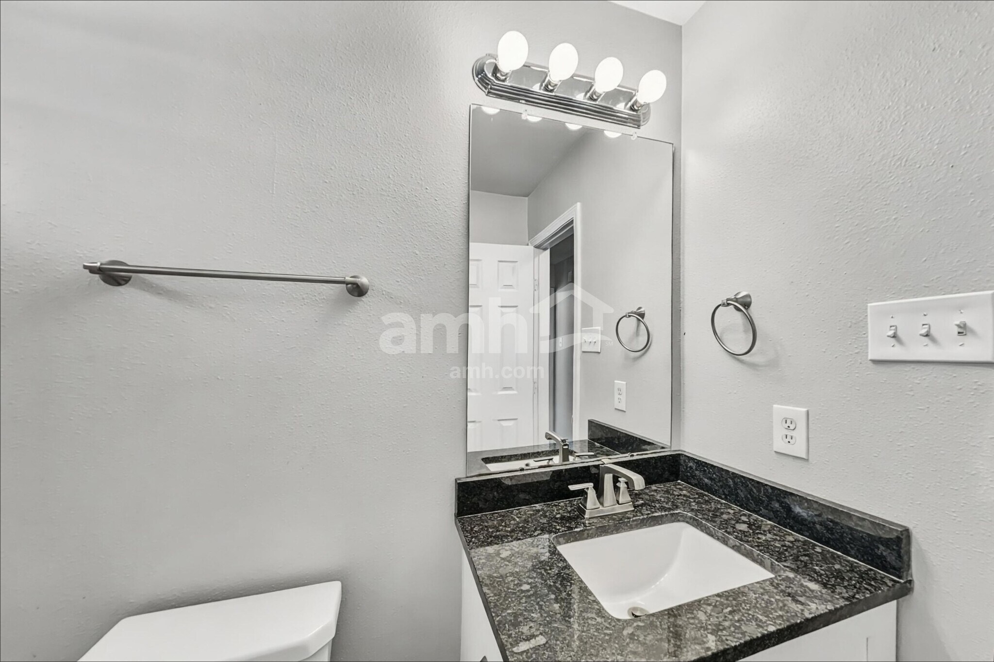 Building Photo - 13211 Ambrosa Dr