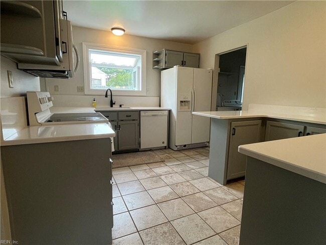 Building Photo - 3905 Brentwood Crescent
