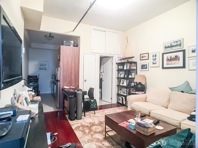 Primary Photo - 69 W 71st St
