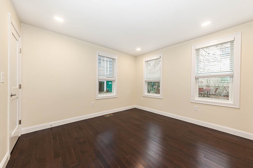 Building Photo - 28 Albion St