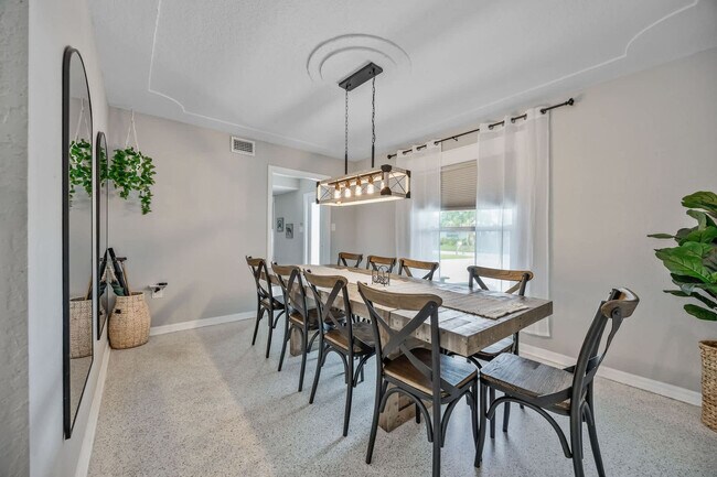 Building Photo - 366 W Osceola Ln